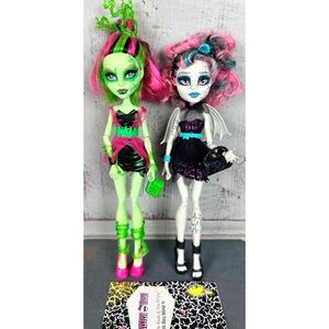 Monster High Venus McFlytrap Rochelle Goyle Zombie Shake G1